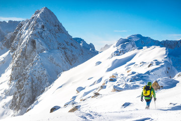Naklejka na ściany i meble Alpinist on the ridge