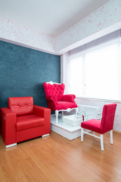 Manik&uuml;r pedik&uuml;r salonu