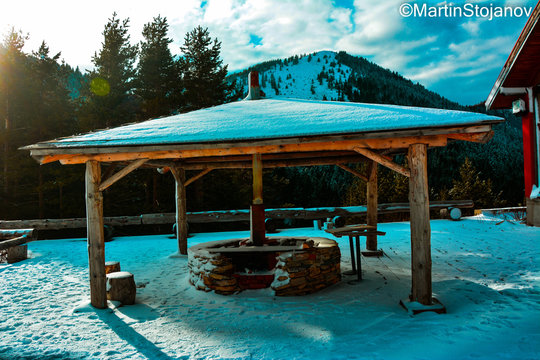 Hi,Im 14 years old photographer.I'm shooting with Nikon D7100 with the kit lens...I'm from Macedonia,Gevgelija and my name is Martin Stojanov.Thank you.