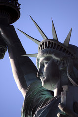 Statue of Liberty Manhattan Liberty Island New York City Enlightening the World Silvanute Ազատության արձան Freiheitsstatue Frihedsgudinden თავისუფლების ქანდაკება Statuja e Liris&euml; Vapaudenpatsas Usa