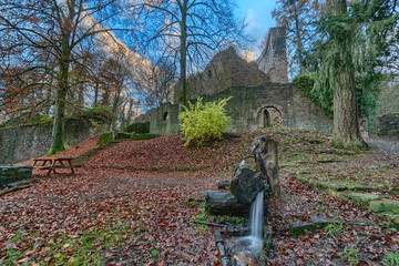Am Brunnen vor dem Tore der Burg Stolzeneck