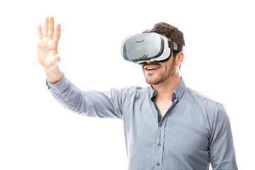 Naklejka premium Man excited about virtual reality