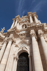 Fototapeta na wymiar Kathedrale Santa Maria delle Colonne Sehenswürdigkeit in Syrakus Sizilien