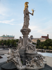 goldene Pallas Athene Parlament Statue in Wien