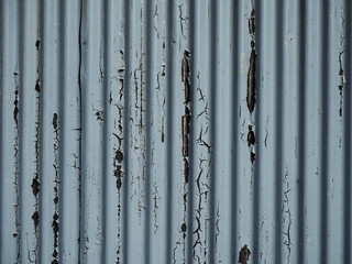 塗装の剥げた波板