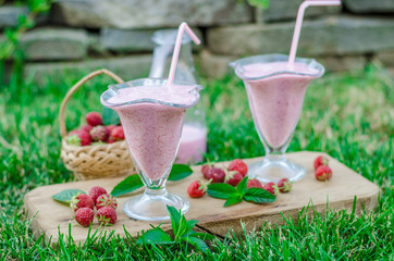 Strawberrie smoothie outside summer