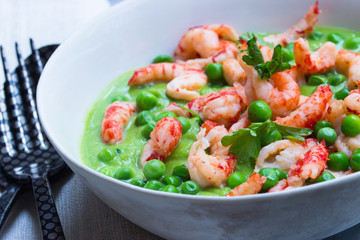 Erbsensuppe mit Flußkrebsen