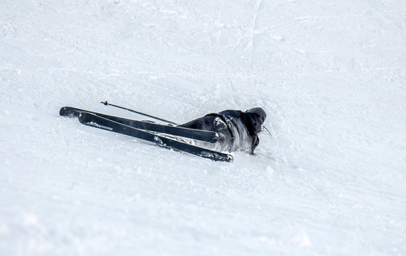 The fall of the skier in the snow