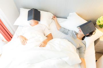 Obraz na płótnie Canvas Couple reding book in bed