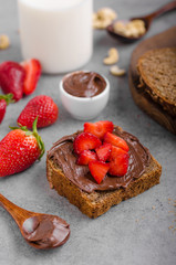 Nutella spread with wholegrain bread