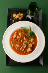 Tomatensuppe mit Vongole und Dicken Bohnen