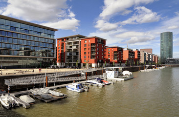 Moderne Architektur mit Westhafen Tower in Frankfurt am Main