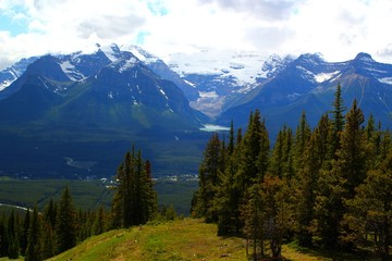 Atemberaubende Naturlandschaft: Lake Louise im Sommer