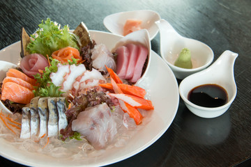  Sashimi served on ice in big plate