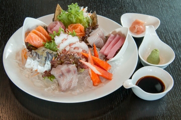  Sashimi served on ice in big plate