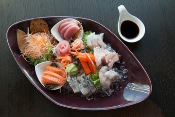  Sashimi served on ice in big plate