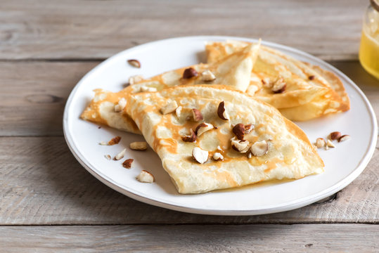 crepes with honey and nuts