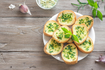 Toasted bread with garlic and herbs