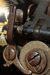 The device for winding the sewing thread on the spool