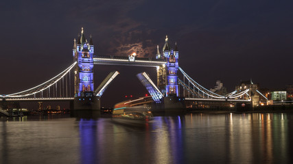 Fototapeta na wymiar The Tower Bridge opening up