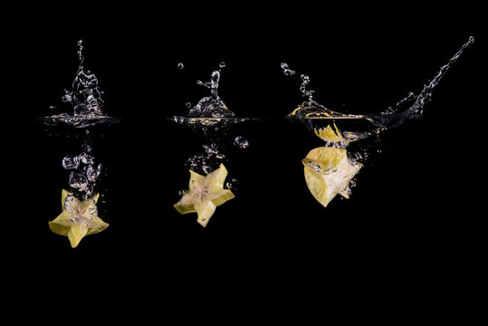 Sternfrucht geschnitten im Wasser
