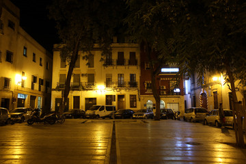 Fototapeta na wymiar Gerber-Platz Plaza de los Curtidores bei Nacht