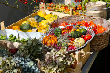 Obraz na płótnie Canvas Autumn flowers and fruit