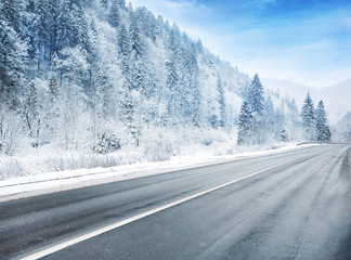 Naklejka premium Country road in snowy winter day