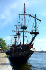 Replica of a pirate ship by the shore © Artur Henryk