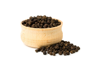 Fototapeta na wymiar Black pepper peas in a wooden bowl and scattered on a white background.