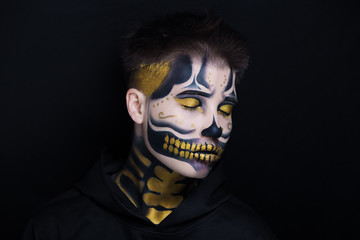 golden skull make up