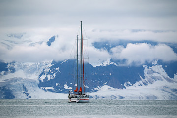 Sailboat in front of Glacier, Svalbard, Spitsbergen - obrazy, fototapety, plakaty