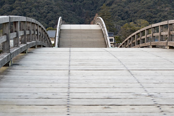 錦帯橋、木造の古く美しいアーチ橋を寒い日に観た。