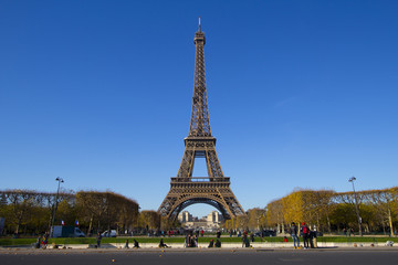 Fototapeta na wymiar Eiffel Tower in Paris in Autumn