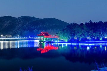 Obraz premium night view of mount lushan