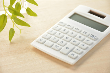 電卓　木目背景



