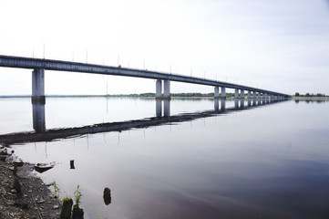 Fototapeta na wymiar the Kama bridge with reflection in water