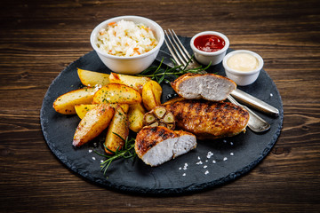 Grilled chicken fillet and vegetables