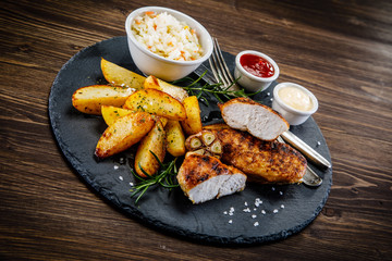 Grilled chicken fillet and vegetables