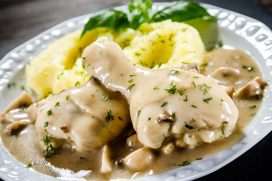 Chicken legs with boiled potatoes