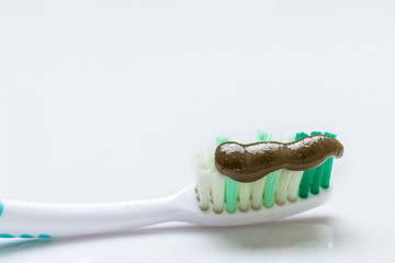 Squeeze herbal toothpaste with black on the toothbrush.