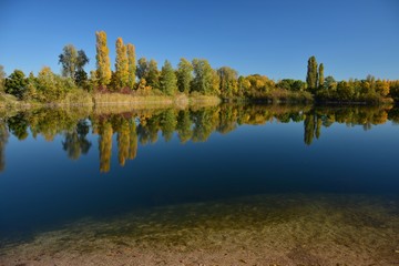 Der Silbersee bei Otterstadt im Herbst