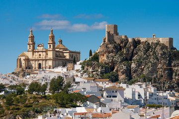 Obraz premium Olvera is a white village in Cadiz province, Andalucia, Southern Spain - the Parroquia de Nuestra Senora de la Encarnacion and the Moorish castle