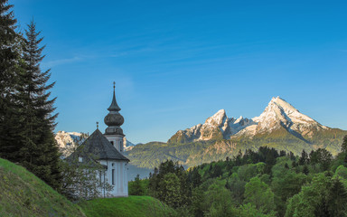 Fototapeta na wymiar Maria Gern chapel and snow-capped peaks of Watzmann mountain