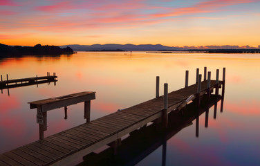 Obraz premium Lovely old timber jetty at sunrise