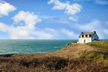 Maison phare à la pointe du Millier. Finistère. Bretagne © guitou60