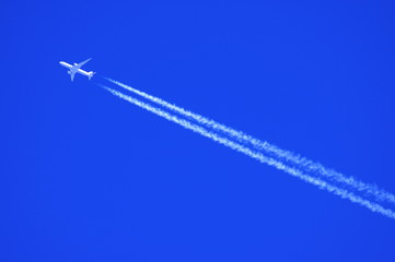 青空とひこうき雲