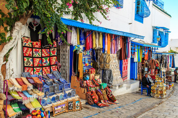 Fototapeta na wymiar Typical souvenirs on the Tunisian market.