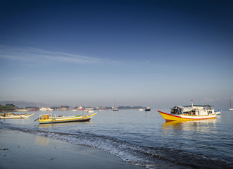 Obraz premium traditional fishing boats on dili beach in east timor leste