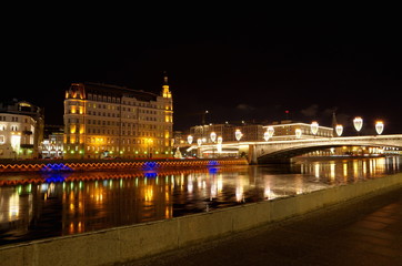 Fototapeta na wymiar Festive illumination on Raushskaya embankment and Big Moskvoretsky bridge, Moscow, Russia